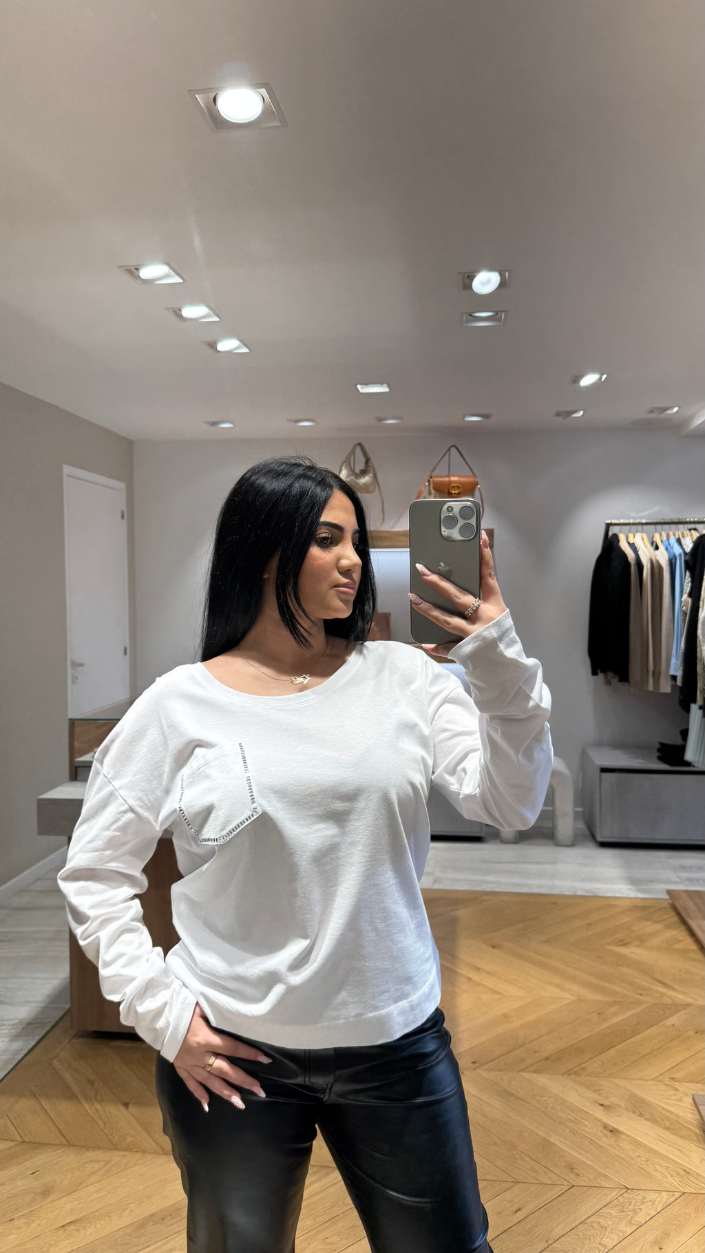 Pull blanc a strass
