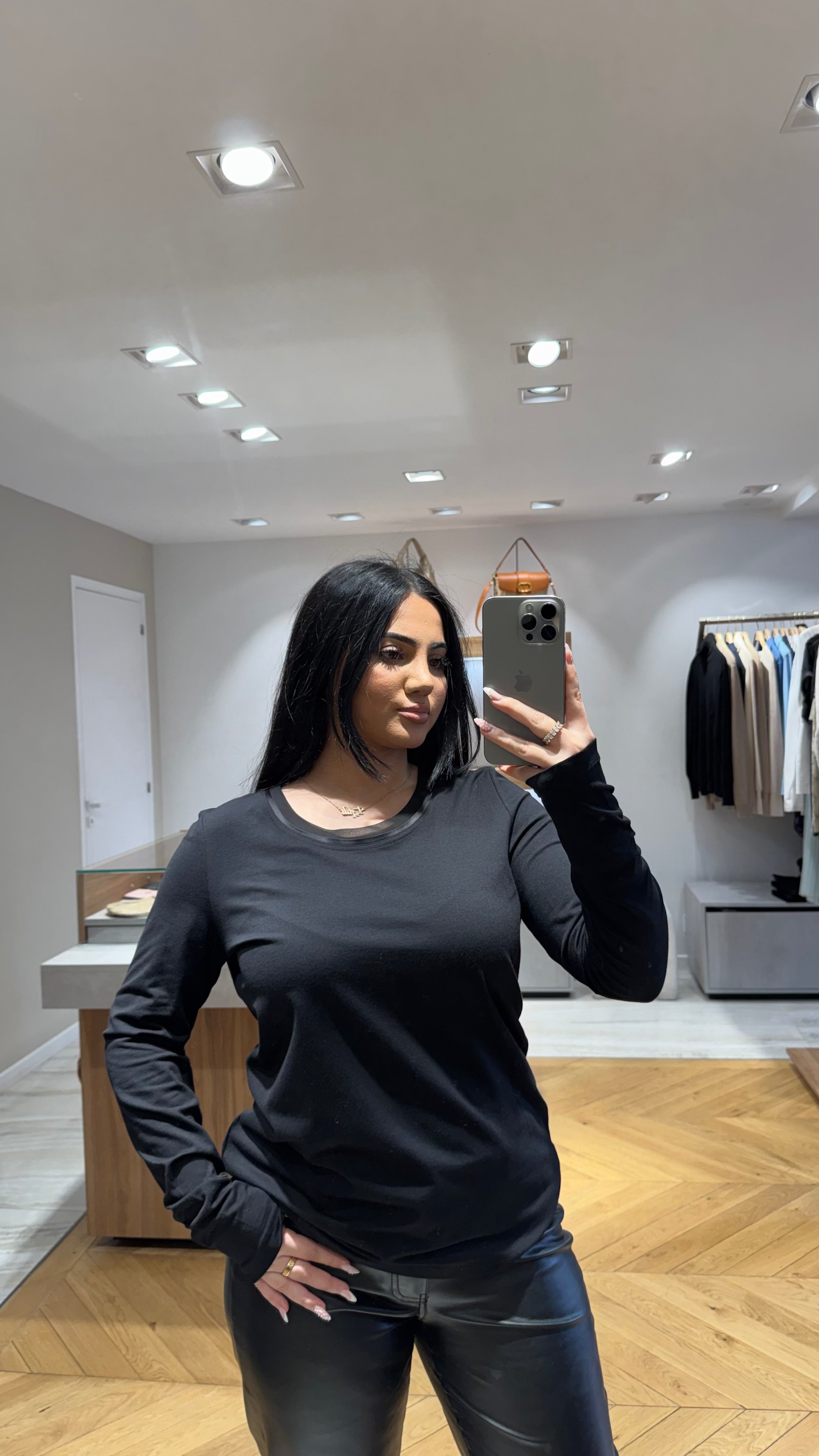 Pull noir