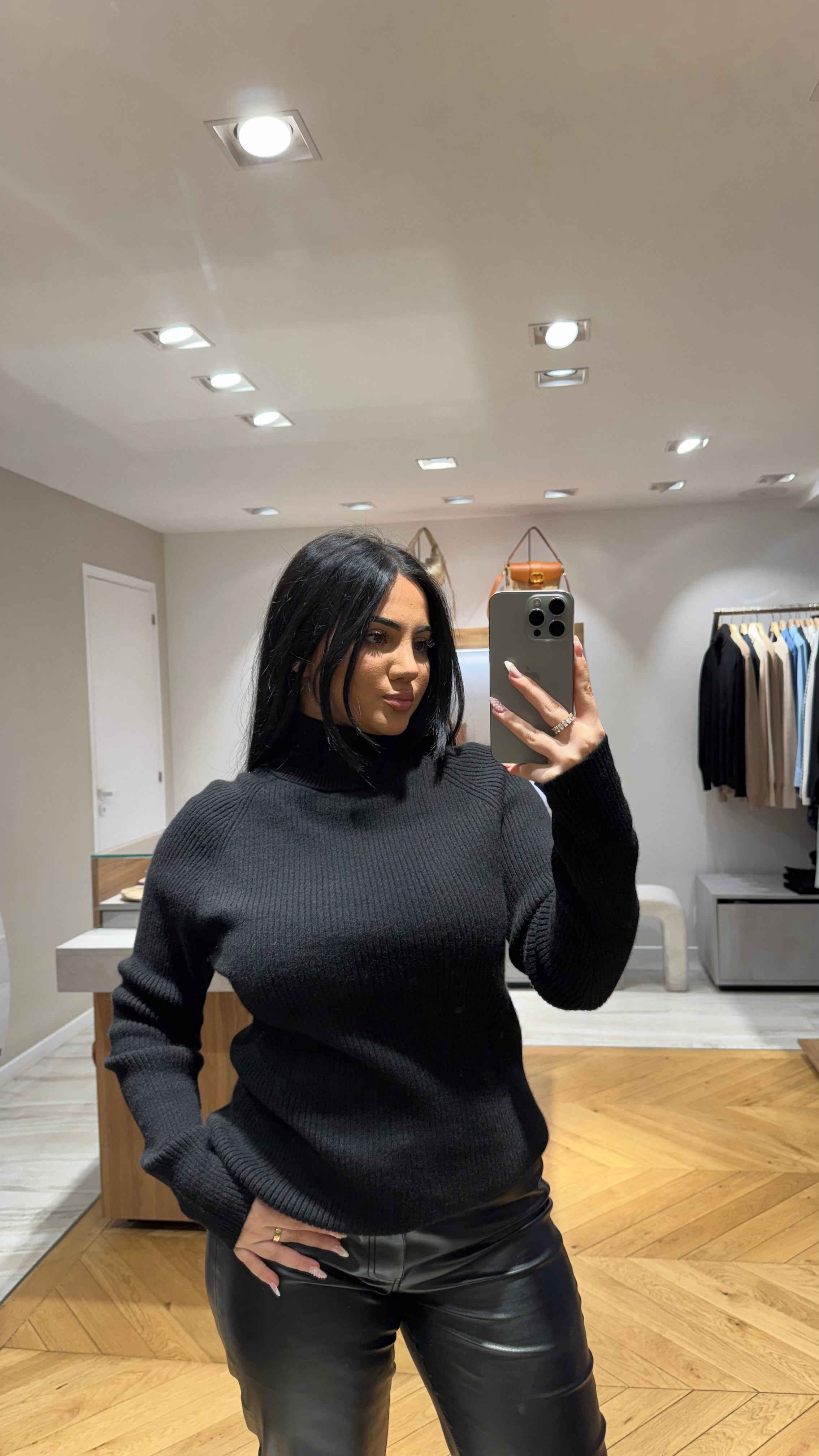 Pull noir
