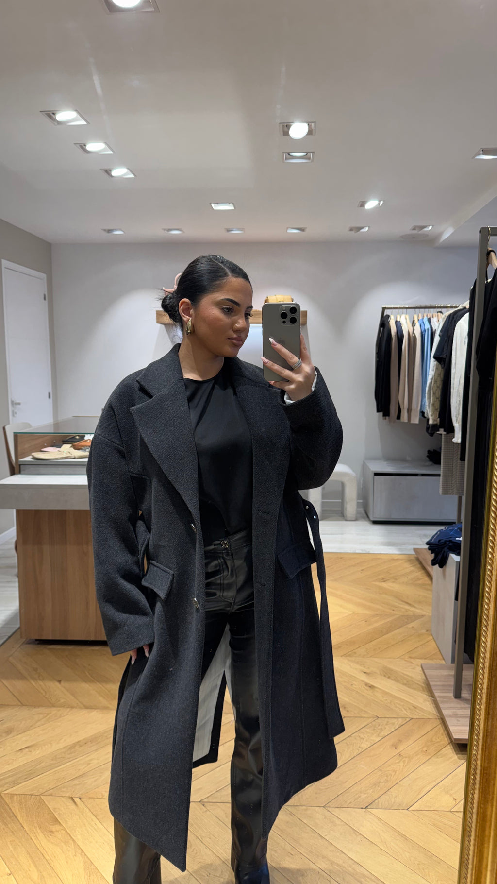 Manteau long à clous avec poches intérieures