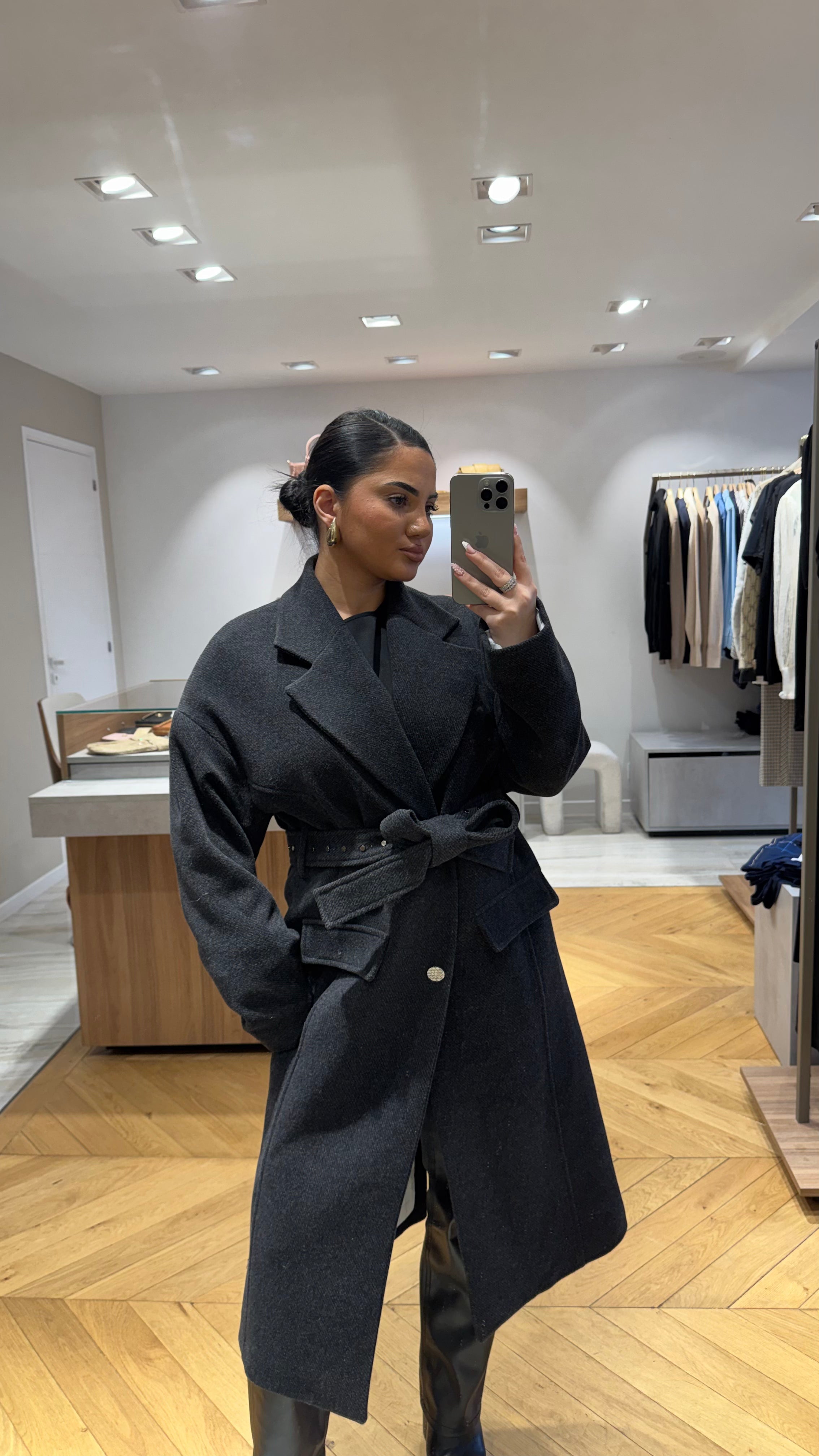 Manteau long à clous avec poches intérieures